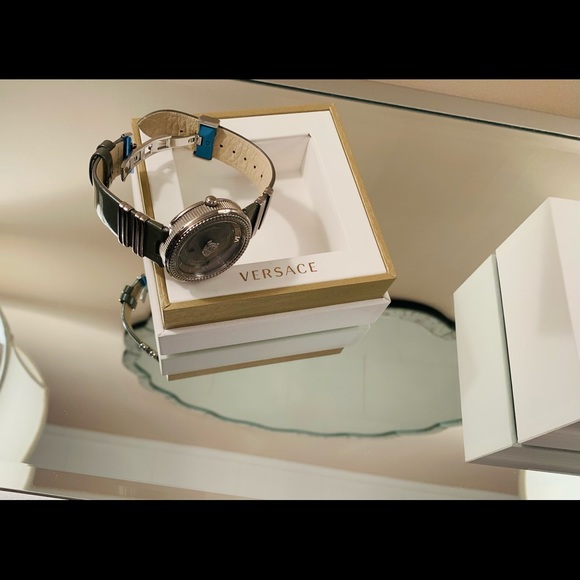 Versace Watch with Leather Strap - Picture 5 of 6